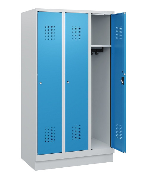 C+P Spind Evolo PLUS, Sockel, 3 Abteile, 1630x900x500mm, 7035/5012, Zylinderschloss, 0490205-30 S10031