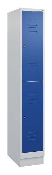 C+P Doppelstöckiger Spind Classic PLUS, Sockel, 1800x300x500mm, 7035/5010, Zylinderschlösser, 0803207-10 S10018