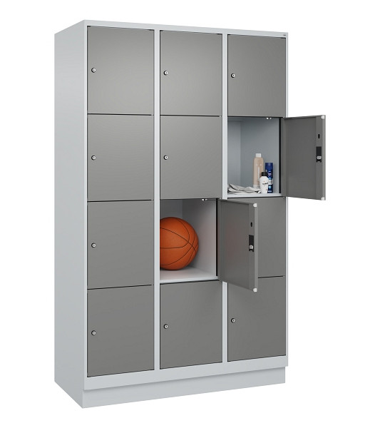C+P Schließfachschrank Evolo PLUS, mit Sockel, 12 Fächer, 1950x1200x500mm, 7035/0005000 RDS Stahlgrau, Abteile 3, Abteilbreite 400 mm, 049020-324 S10014