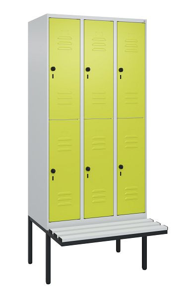 C+P Doppelstöckiger Spind Classic PLUS, 3 Abteile, 2120x900x815mm, 7035/0024, Drehriegel, mit Untergestell und schwebender Sitzfläche, 0803407-30 S10115