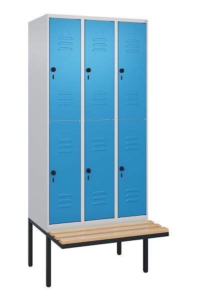 C+P Doppelstöckiger Spind Classic PLUS, 3 Abteile, 2120x900x815mm, 7035/5012, Drehriegel, Sitzleisten aus Buche, schwebende Sitzfläche, 0803407-30 S10004
