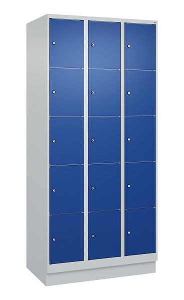 C+P Schließfachschrank Classic PLUS, Sockel, 3 Abteile mit je 5 Fächern, 1950x900x500mm, 7035/5010, 080020-305 S10003