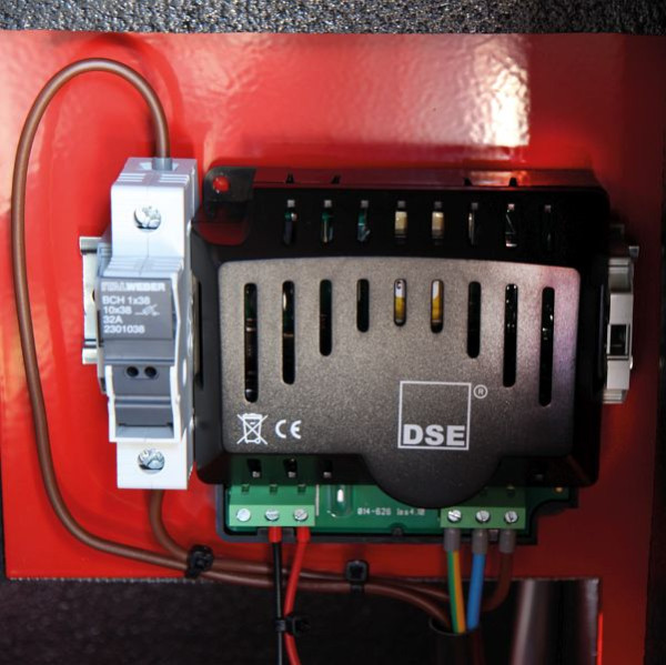 ELMAG Erhaltungsladegerät DSE 9xxx für Stromerzeuger, 12 oder 24Volt Batteriespannung (eingebaut), 53658