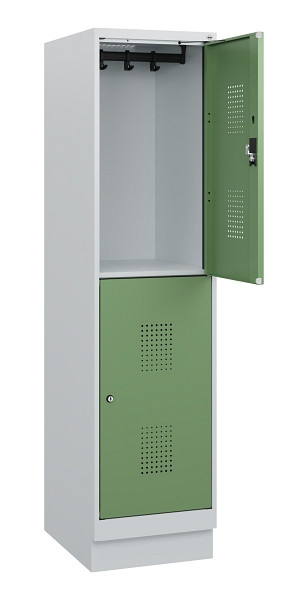 C+P Doppelstöckiger Spind Evolo PLUS, Sockel, 2 Fächer, 1630x400x500mm, 7035/601, Zylinderschloss, 0493205-12 S10037