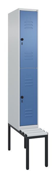C+P Doppelstöckiger Spind Classic PLUS, Bank, 2120x300x815mm, 7035/5023, Drehriegel, mit untergebauter Sitzbank, 0803507-10 S10110