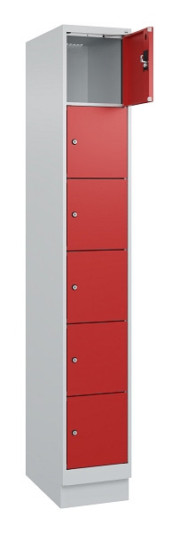 C+P Schließfachschrank Evolo PLUS, mit Sockel, 6 Fächer, 1950x300x500mm, 7035/30, Frontfarbe RAL 3000 feuerrot, 049020-106 S10003