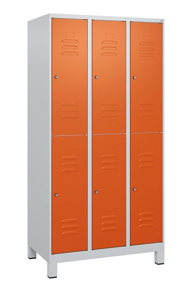 C+P Doppelstöckiger Spind Classic PLUS, Füße, 3 Abteile, 1800x900x500mm, 7035/2004, Zylinderschlösser, 0803107-30 S10063