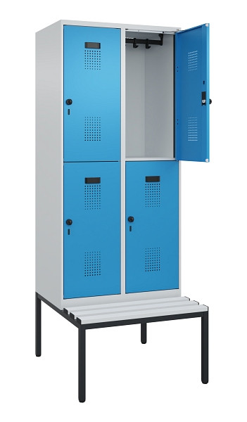 C+P Doppelstock-Spind Evolo PLUS, Bank, 4 Fächer, 2120x800x815mm, 7035/5012, Drehriegel, Sitzfläche Kunststoff, Sitzbank, 0493507-22 S10088