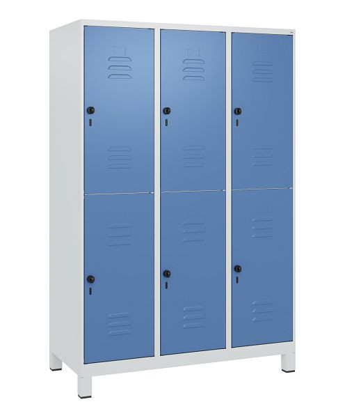 C+P Doppelstöckiger Spind Classic PLUS, Füße, 3 Abteile, 1800x1200x500mm, 7035/5023, Drehriegel, 0803107-32 S10005