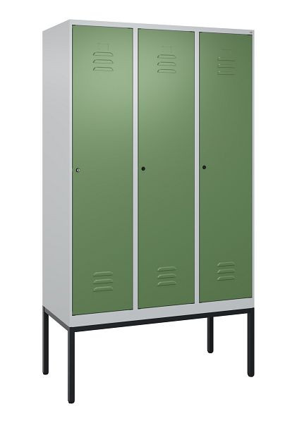 C+P Umkleidespind Classic PLUS mit Mitteltrennwand, Gestell, 3 Abteile, 2120x1200x500mm, 7035/6011, Zylinderschlösser, 0800307-32F S10021