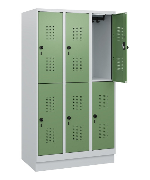 C+P Doppelstöckiger Spind Evolo PLUS, Sockel, 6 Fächer, 1630x900x500mm, 7035/601, Drehriegel, 0493205-30 S10010