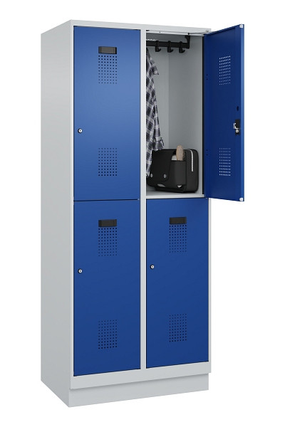 C+P Doppelstöckiger Spind Evolo PLUS, mit Sockel, 4 Fächer, 1950x800x500mm, 7035, Frontfarbe RAL 5010 Enzianblau, Zylinderschloss, 049320-22 S10033
