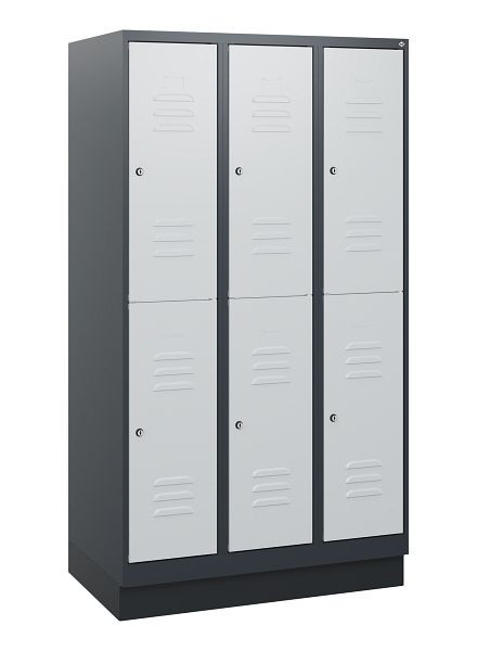C+P Doppelstöckiger Spind Classic PLUS, Sockel, 3 Abteile, 1630x900x500mm, 7016/7035, Zylinderschlösser, 0803205-30 S10043