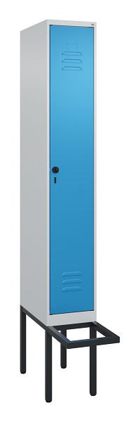 C+P Umkleidespind Classic PLUS, 2120x300x815mm, 7035/5012, Drehriegel, Buche-Sitzleisten, je 2 Doppel-Haken, 0800407-10F S10004