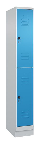 C+P Doppelstöckiger Spind Classic PLUS, Sockel, 1950x300x500mm, 7035/5012, 080320-10 S10004