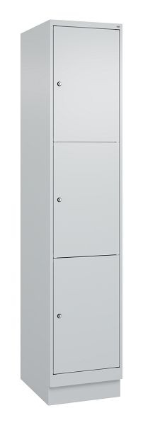C+P Schließfachschrank Classic PLUS, Sockel, 1950x400x500mm, 7035/7035, mit 3 Fächern, 080020-123 S10009