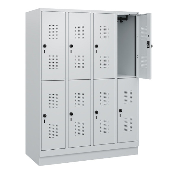 C+P Doppelstöckiger Spind Evolo PLUS, Sockel, 8 Fächer, 1630x1200x500mm, 7035/70, Frontfarbe RAL 7035 Lichtgrau, Drehriegel, 0493205-40 S10013