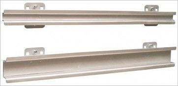 ADB Sichtlagerkastenhalter, passend für Eurolochung (10x10 mm / 38x38 mm), Farbe: schwarz, RAL 9006, Maße BxH: 550 mm x 40 mm, 23171