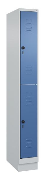 C+P Doppelstöckiger Spind Classic PLUS, Sockel, 1950x250x500mm, 7035/5023, 080320-19 S10005