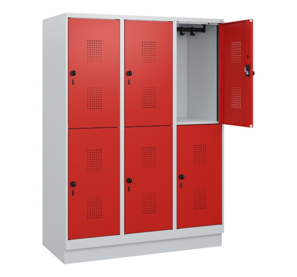 C+P Doppelstöckiger Spind Evolo PLUS, Sockel, 6 Fächer, 1630x1200x500mm, 7035/30, RAL 3020 Verkehrsrot, Drehriegel, 0493205-32 S10005