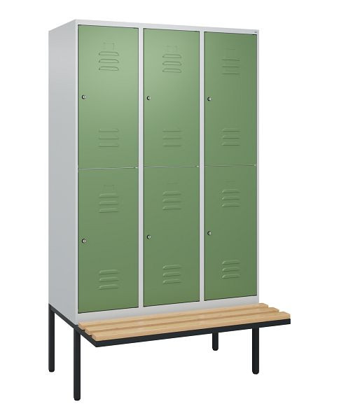C+P Doppelstöckiger Spind Classic PLUS, 3 Abteile, 2120x1200x815mm, 7035/6011, Zylinderschlösser, Buche-Sitzleisten, Sitzfläche, 0803407-32 S10096