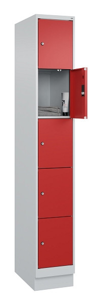 C+P Schließfachschrank Evolo PLUS, mit Sockel, 5 Fächer, 1950x300x500mm, 7035/30, Frontfarbe RAL 3000 feuerrot, 049020-105 S10003