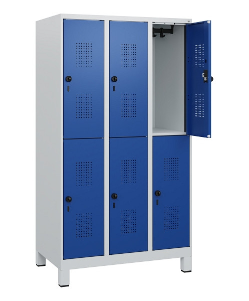 C+P Doppelstöckiger Spind Evolo PLUS, Füße, 6 Fächer, 1630x900x500mm, 7035/5010, Drehriegel, 0493105-30 S10006