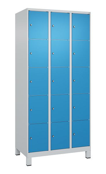 C+P Schließfachschrank Classic PLUS, Füße, 3 Abteile, 1950x900x500mm, 7035/5012, 080010-305 S10004
