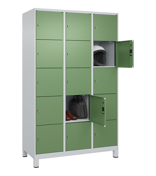 C+P Schließfachschrank Evolo PLUS, mit Füßen, 15 Fächer, 1950x1200x500mm, 7035/6011 Resedagrün, 049010-325 S10010