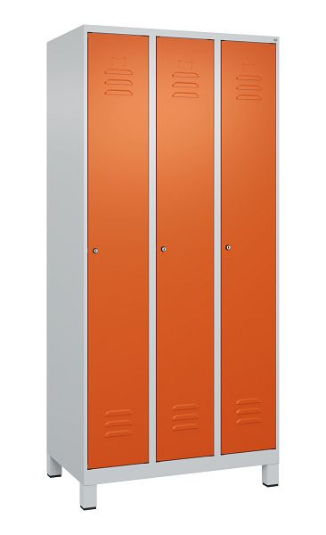 C+P Umkleidespind Classic PLUS, Füße, 3 Abteile, 1950x900x500mm, 7035/2004, Zylinderschlösser, 080010-30 S10038