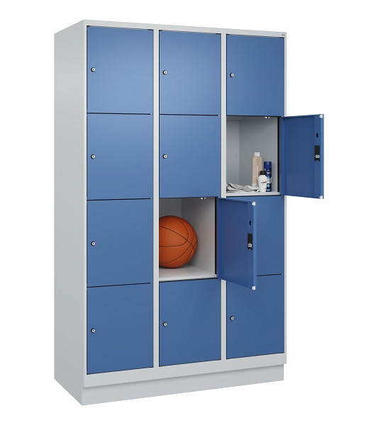 C+P Schließfachschrank Evolo PLUS, mit Sockel, 12 Fächer, 1950x1200x500mm, 7035/5023 Fernblau, Abteile 3, Abteilbreite 400 mm, 049020-324 S10008