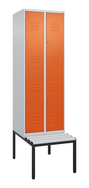C+P Doppelstöckiger Spind Classic PLUS, 2 Abteile, 2120x600x815mm, 7035/2004, Zylinderschlösser, mit untergebauter Sitzbank, 0803507-20 S10189