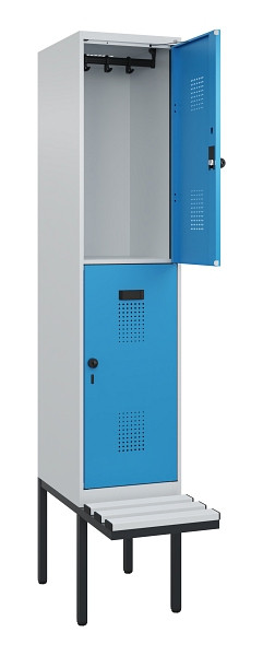 C+P Doppelstock-Spind Evolo PLUS, Bank, 2 Fächer, 2120x400x815mm, 7035/5012, Drehriegel, Sitzfläche Kunststoff, 0493407-12 S10088