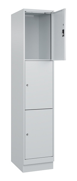 C+P Schließfachschrank Evolo PLUS, mit Sockel, 3 Fächer, 1950x400x500mm, 7035/70, Frontfarbe RAL 7035 Lichtgrau, 049020-123 S10013