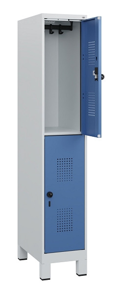 C+P Doppelstöckiger Spind Evolo PLUS, Füße, 2 Fächer, 1630x300x500mm, 7035/5023, Drehriegel, 0493105-10 S10008