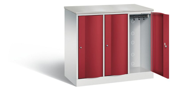 C+P Garderobenschrank Resisto, H1077xB1148xT540mm, Farbe: Lichtgrau / Rubinrot, 8271-372 S10080