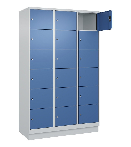 C+P Schließfachschrank Evolo PLUS, mit Sockel, 18 Fächer, 1950x1200x500mm, 7035/5023 Fernblau, 049020-326 S10008