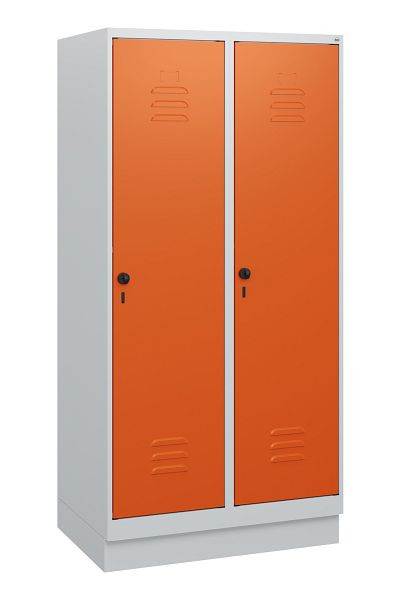 C+P Umkleidespind Classic PLUS, Sockel, 2 Abteile, 1630x800x500mm, 7035/2004, Drehriegel, 0800205-22 S10030