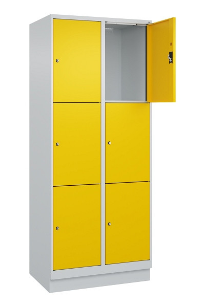 C+P Schließfachschrank Evolo PLUS, mit Sockel, 6 Fächer, 1950x800x500mm, 7035/10, Frontfarbe RAL 1023 Verkehrsgelb, 049020-223 S10001