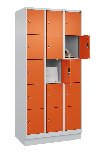 C+P Schließfachschrank Evolo PLUS, mit Sockel, 15 Fächer, 1950x900x500mm, 7035/2, 049020-305 S10002