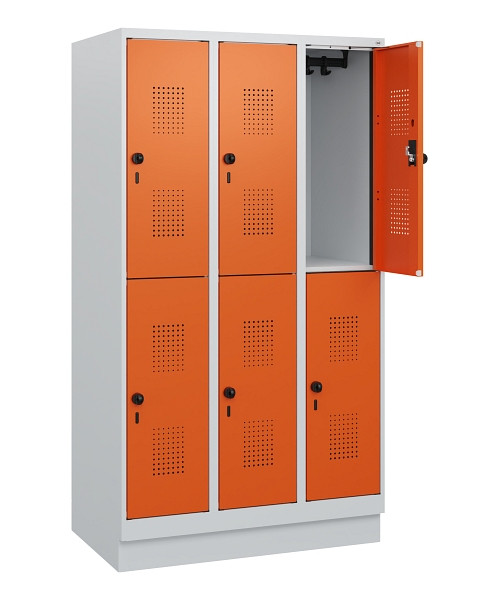 C+P Doppelstöckiger Spind Evolo PLUS, Sockel, 6 Fächer, 1630x900x500mm, 7035/200, Drehriegel, 0493205-30 S10002