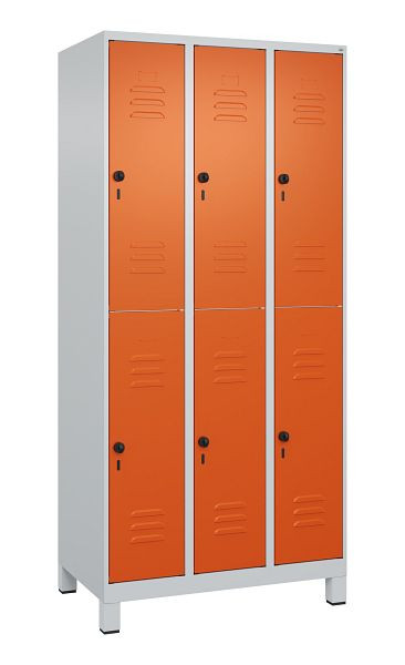 C+P Doppelstöckiger Spind Classic PLUS, Füße, 3 Abteile, 1950x900x500mm, 7035/2004, 080310-30 S10073