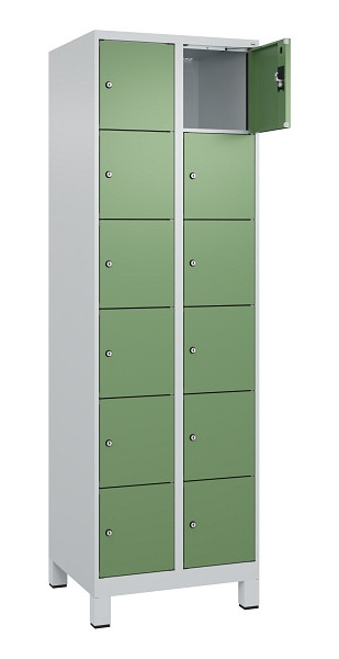 C+P Schließfachschrank Evolo PLUS, mit Füßen, 12 Fächer, 1950x600x500mm, 7035/6, Frontfarbe RAL 6011 Resedagrün, 049010-206 S10010