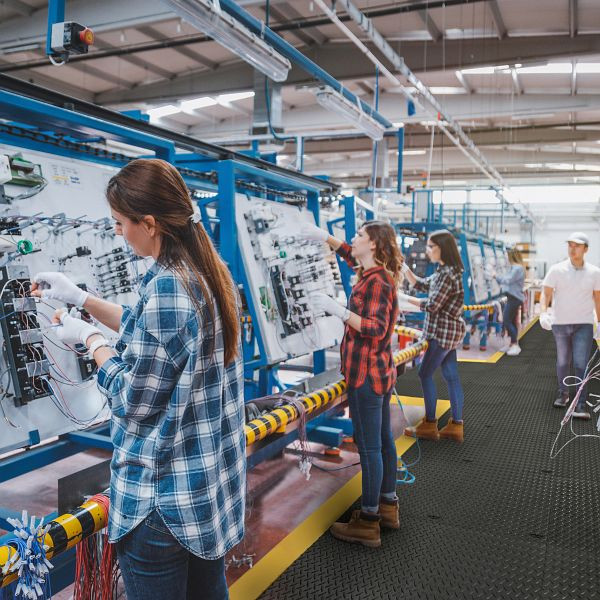 Notrax De-Flex ESD ESD Schutzmatten für Elektrostatische Entladung (ESD) & Zubehör 573, Schwarz, 45cm x 45cm, VE: 8 Stück, 573B1818BL