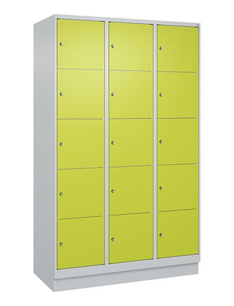 C+P Schließfachschrank Classic PLUS, Sockel, 3 Abteile mit je 5 Fächern, 1950x1200x500mm, 7035/0024, 080020-325 S10010