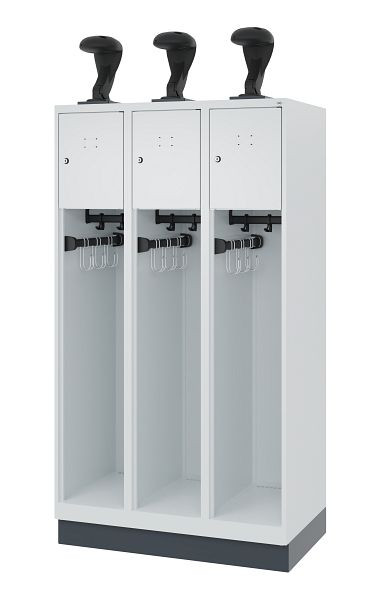 C+P Feuerwehrspind Evolo, Modell YOUNGSTER, 3 Abteile, H1530xB900xT500 mm, Lichtgrau, Sockel, 0490015-30 S10009
