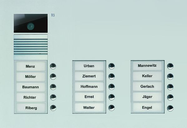 TCS Video Außenstation Serie AVU mit 15 Klingeltasten (rechtsbündig), 3-spaltig, UP silber, AVU16150-0010