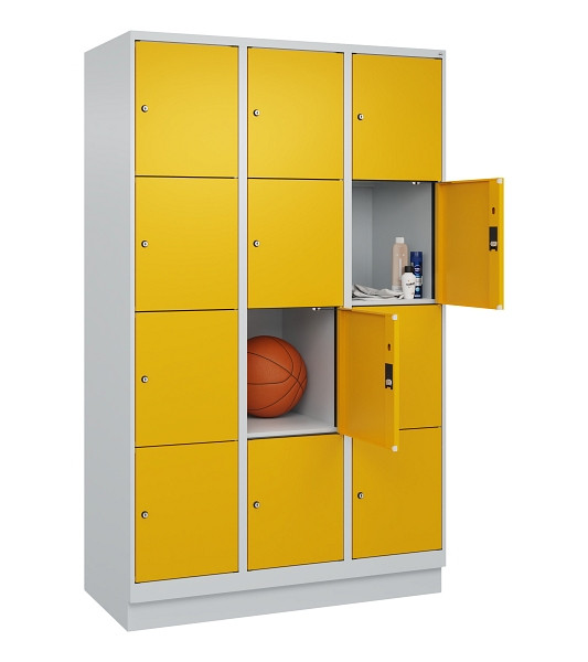 C+P Schließfachschrank Evolo PLUS, mit Sockel, 12 Fächer, 1950x1200x500mm, 7035/1004 Goldgelb, Abteile 3, Abteilbreite 400 mm, 049020-324 S10000
