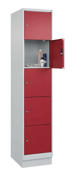 C+P Schließfachschrank Evolo PLUS, mit Sockel, 5 Fächer, 1950x400x500mm, 7035/30, Frontfarbe RAL 3003 Rubinrot, 049020-125 S10004