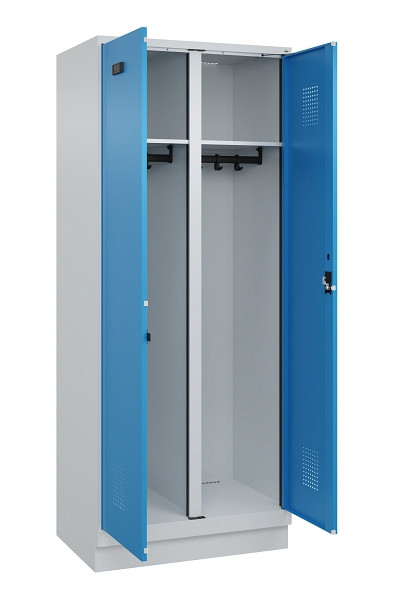 C+P Schwarz-Weiß-Spind Evolo PLUS, mit Sockel, 2 Abteile, 1950x800x500mm, 7035/5, Frontfarbe RAL 5012 Lichtblau, Zylinderschloss, 049022-22 S10034